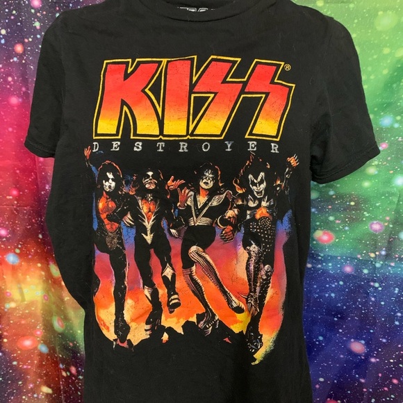 🤑Kiss Black and Red Short Sleeve Tee with Iconic Band Graphics - Picture 1 of 2